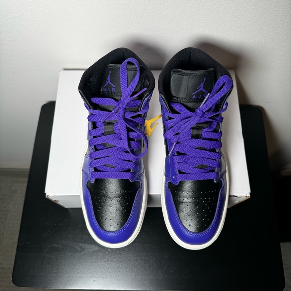 Women’s Air Jordan 1 Mid Black/Concord - Picture 7 of 11